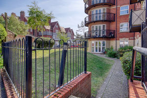 Communal Gardens- click for photo gallery